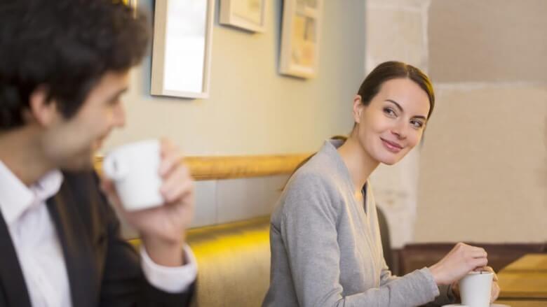 Flirtsignale der Frau erkennen