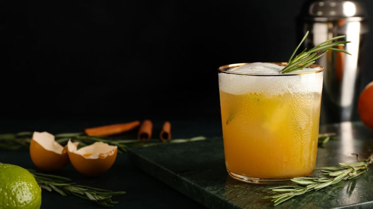 Whiskey Sour: 10 wichtige Fakten zum Cocktail für Männer
