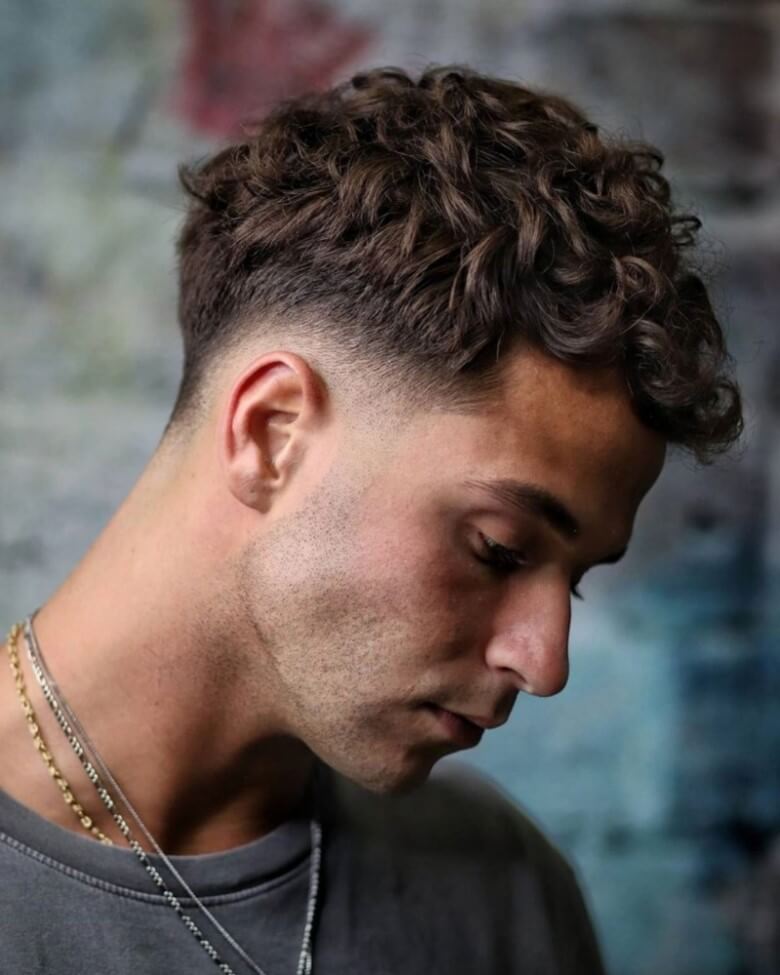 Männer Frisuren Locken: Der Undercut