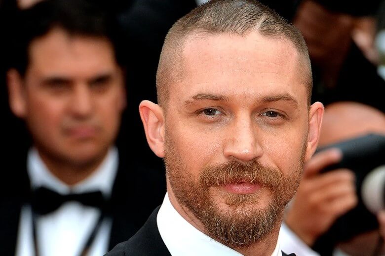 Männerfrisuren: Tom Hardy mit einem Buzz Cut