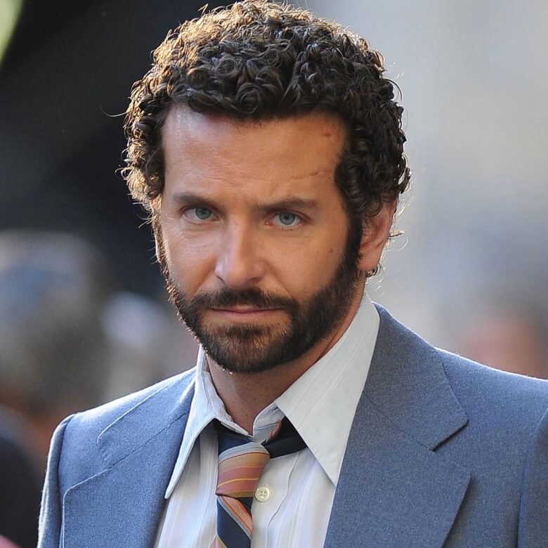 Hollywood-Star Bradley Cooper mit kurzen Locken