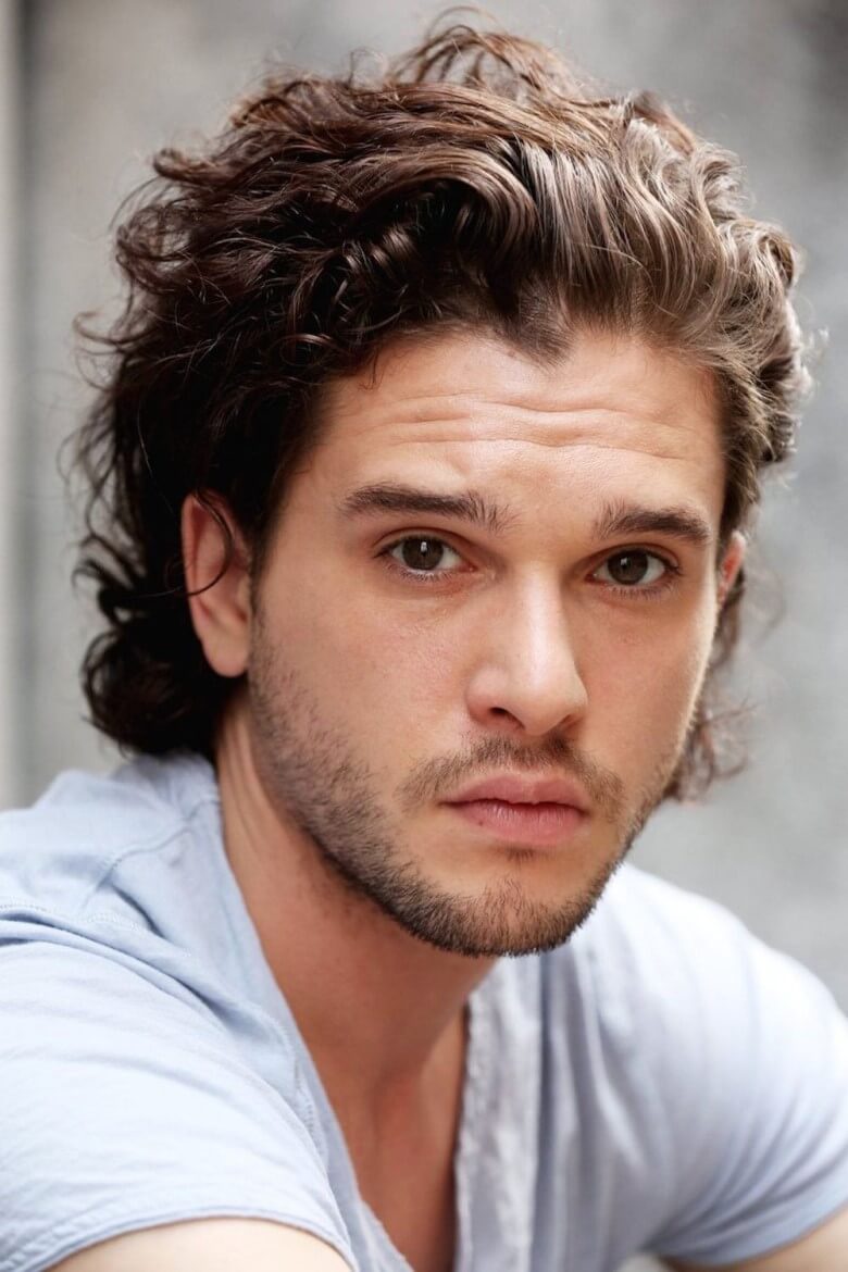 Männerfrisuren 2023: Game of Thrones Star Kit Harrington mit Dauerwelle