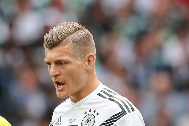 Fussballer Toni Kroos mit einem Sidecut