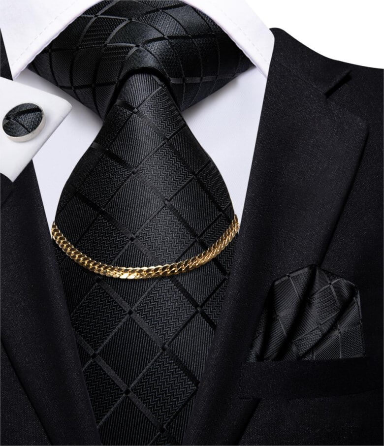 Hochzeit Outfit Männer: Krawattenkette
