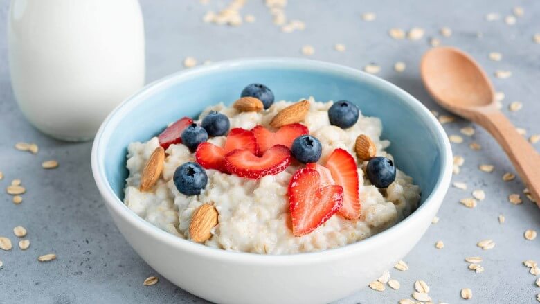 Porridge mit frischem Obst