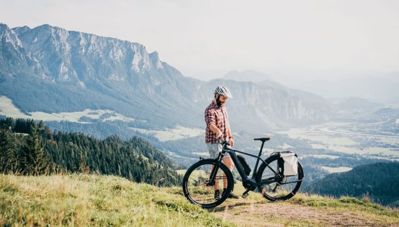 Mit dem Trekking-E-Bike im Gelände