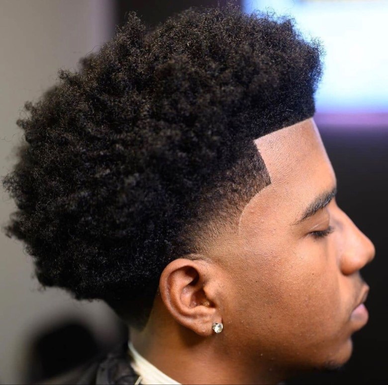 Low Fade mit Afro Look