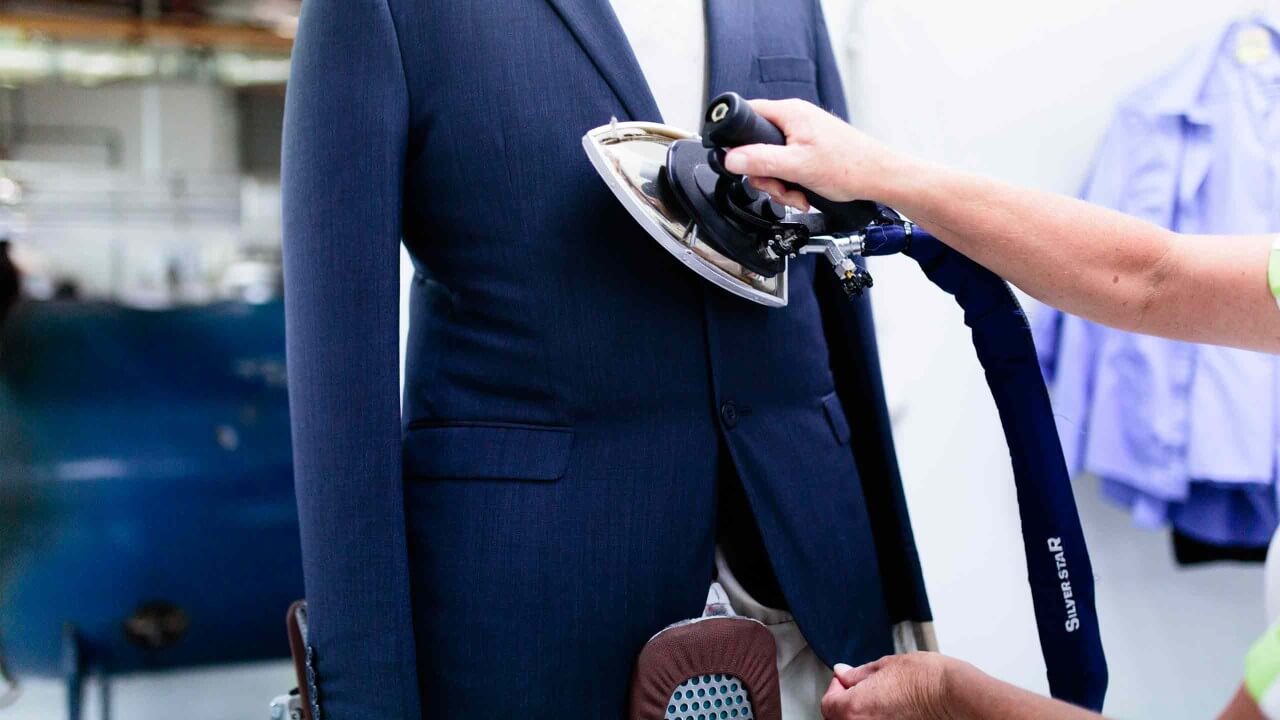 Anzug Reinigung: So machst Du es richtig