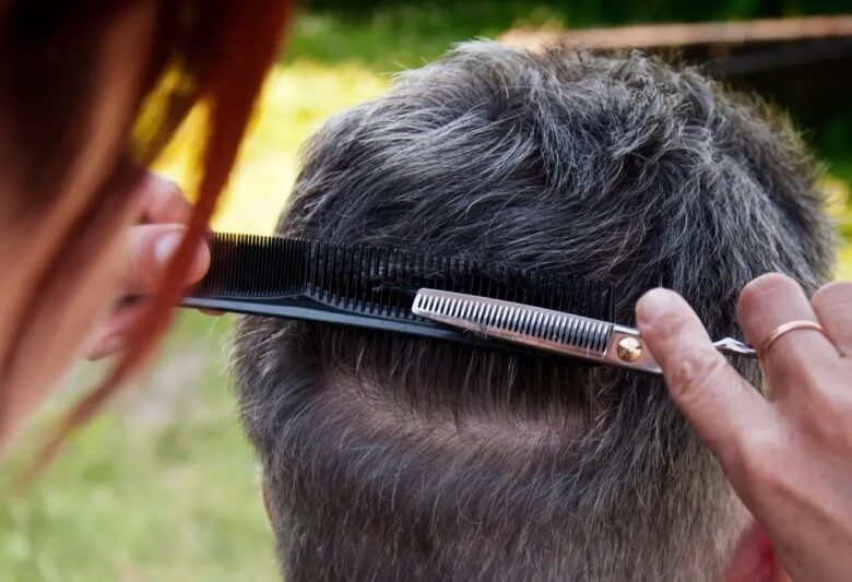 Haare selber schneiden: Letzte Korrrekturen