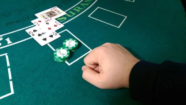 Verdoppeln beim Blackjack: handzeichen