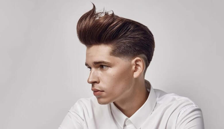 Quiff mit Taper Fade kombiniert