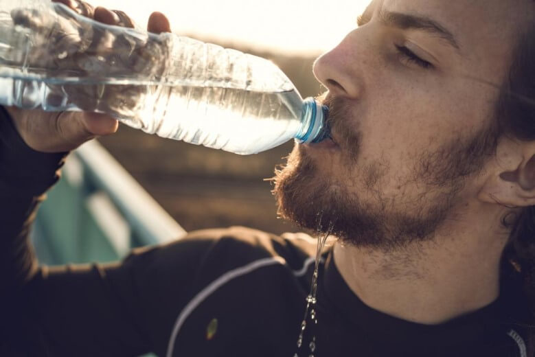 Wie viel Wasser muss ich trinken: Tipps zur richtigen Menge