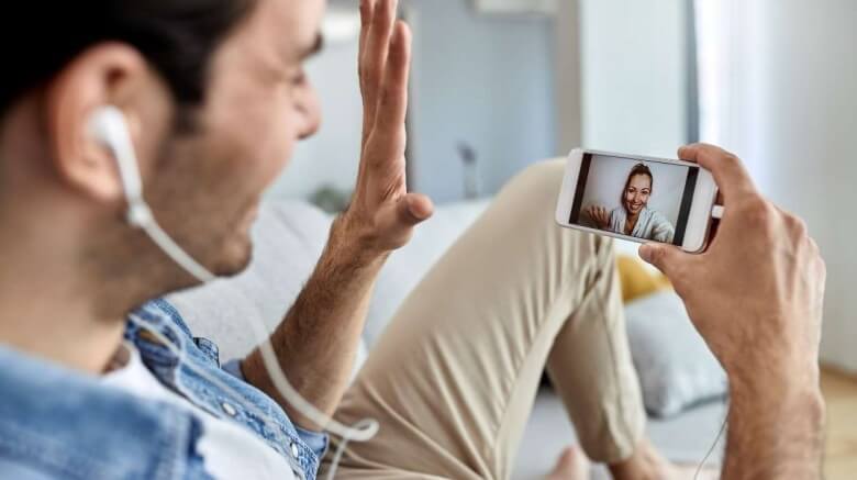 Online Flirten: Tipps für den Videoanruf