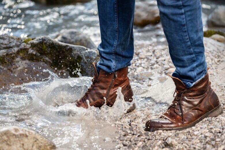 So schützt Du Deine Schuhe vor Feuchtigkeit und Wasser