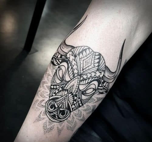 Tattoo Ideen für Männer 2024 - Stier