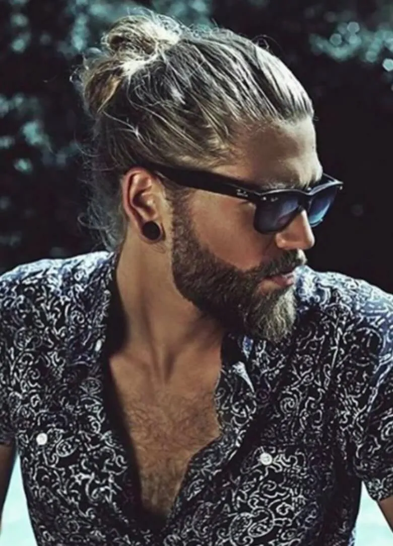 Männerfrisuren WIkinger Style - Low Bun