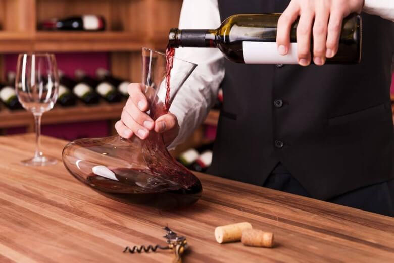 Wein dekantieren - Definition
