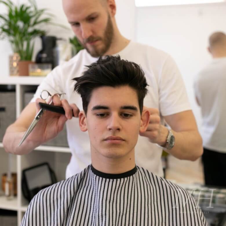 Pflegeprodukte für Styling des Messy Quiffs