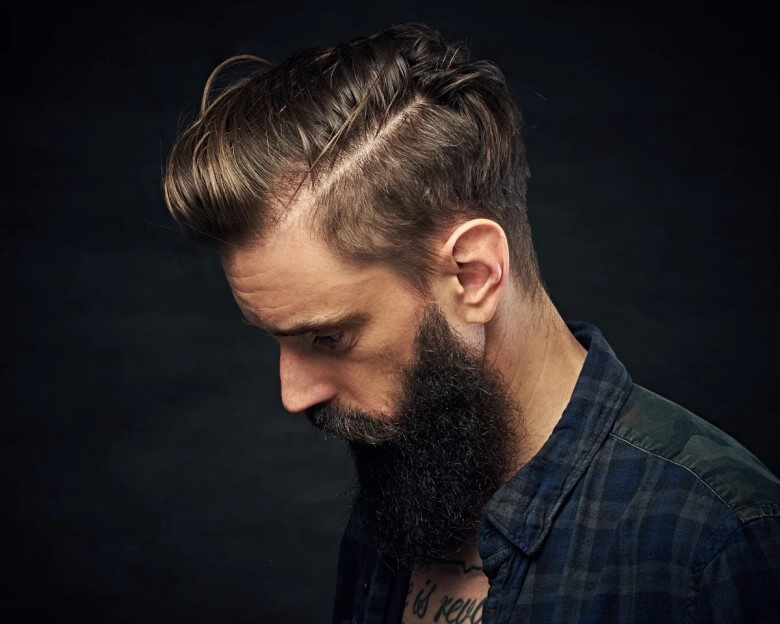 Weihnachtsfrisuren für Männer - Sleek Side Part