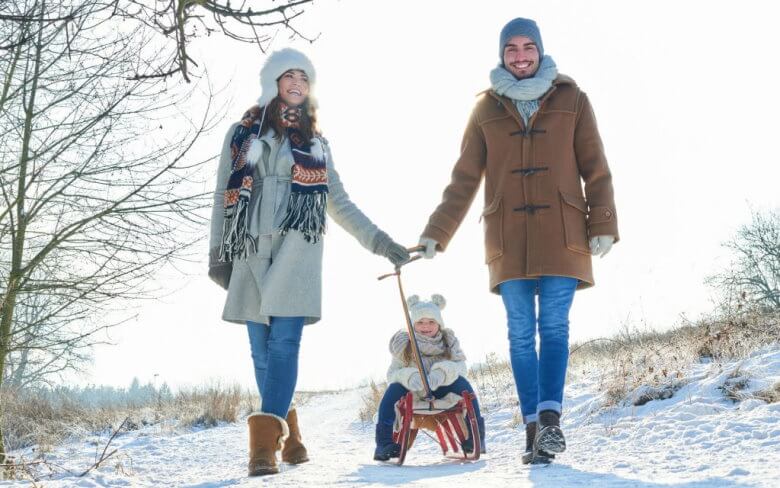 Entspannter Spaziergang zu Weihnachten