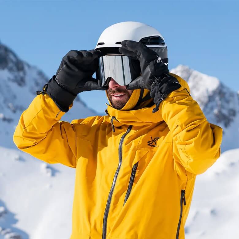 Tipps Handschuhe, Helm und Brille zum Skifahren