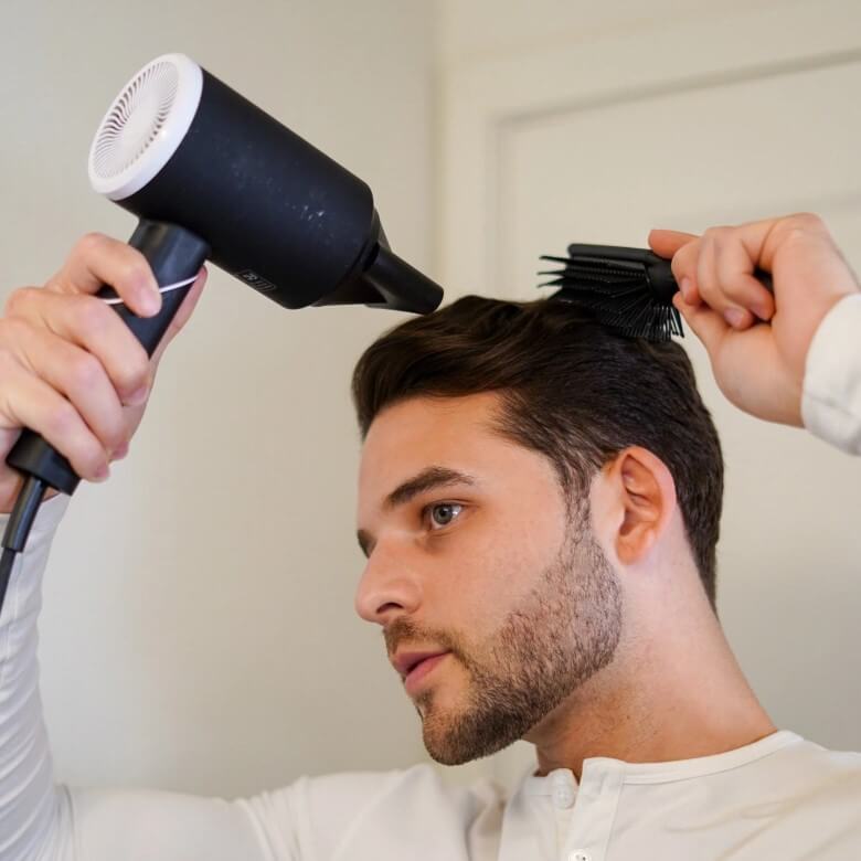 Haare richtig föhnen - Tipps für Männer