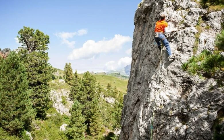 beste Outdoor Hobbys für Männer ab 40 - Bouldern