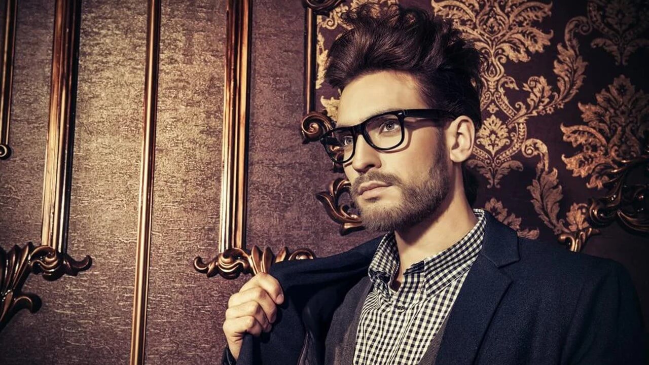 Frisur für Männer mit Brille