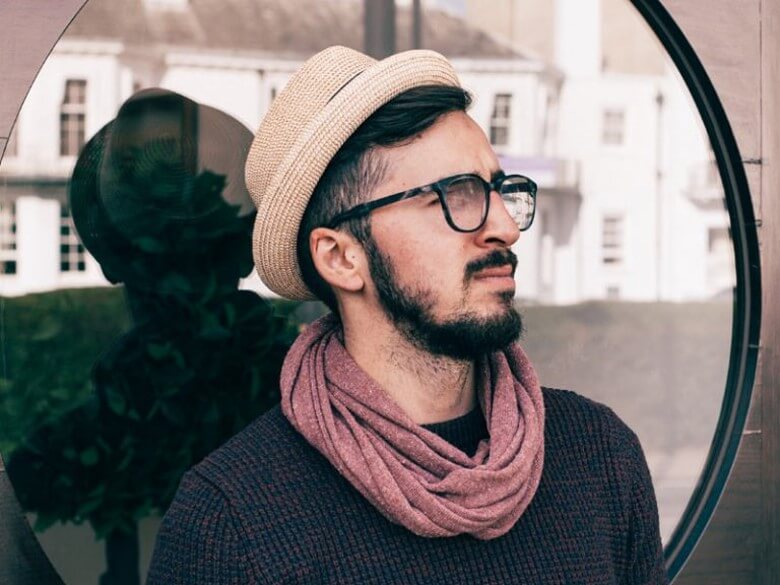 Welche Frisur passt zu meiner Brille