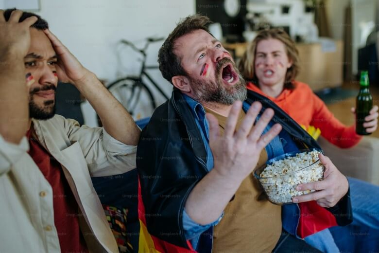 Wohnzimmer für WM vorbereiten